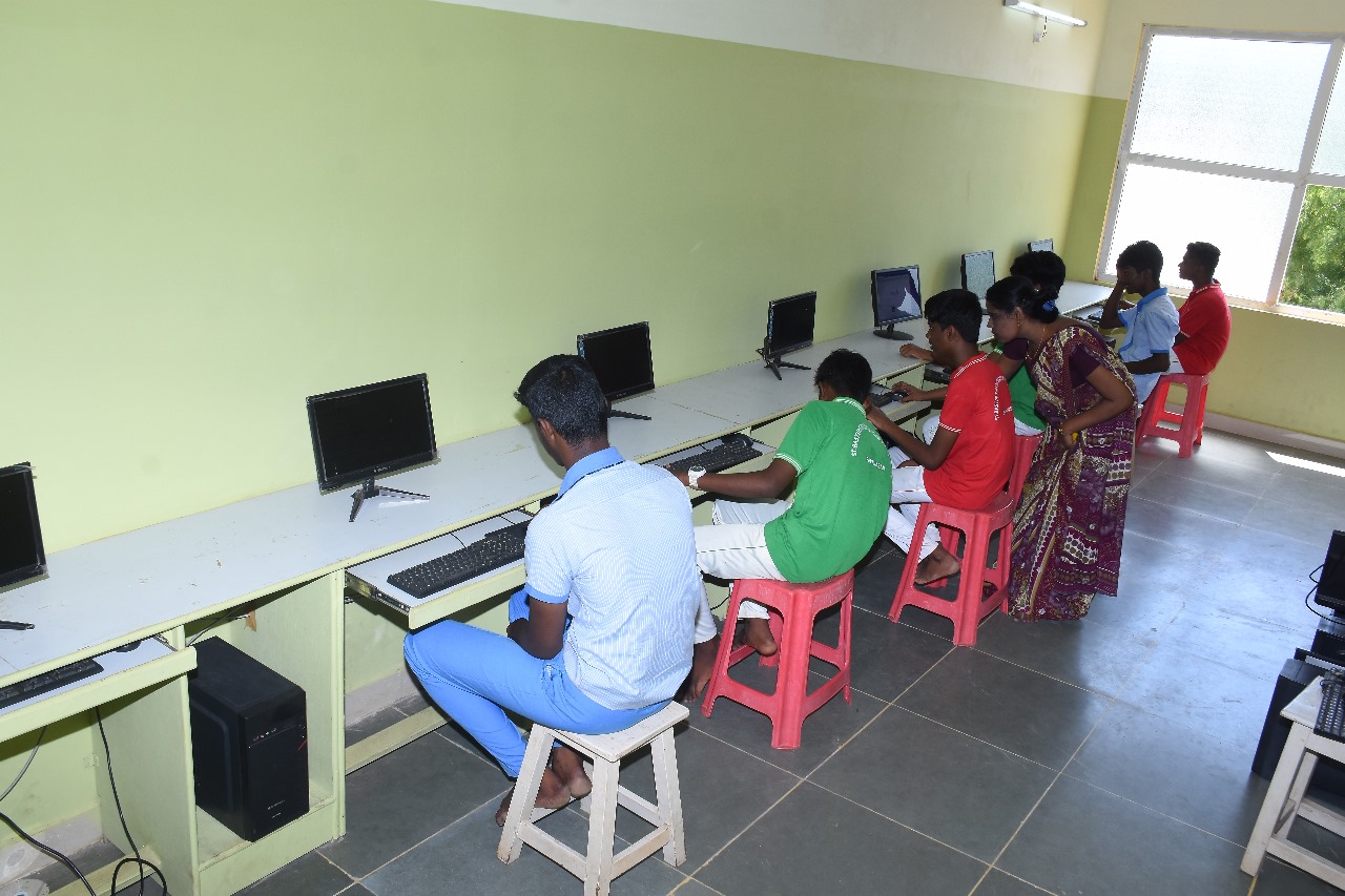 Computer Lab Image 1