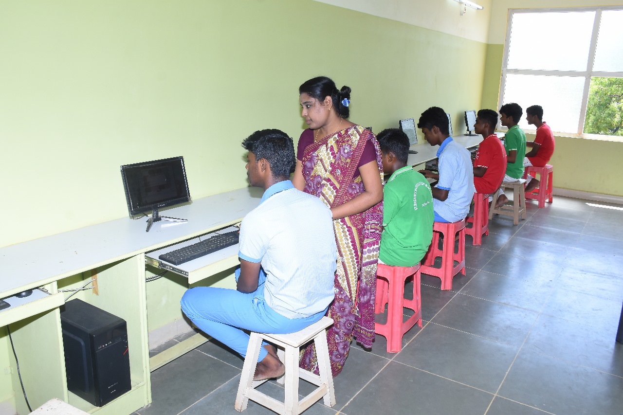 Computer Lab Image 2